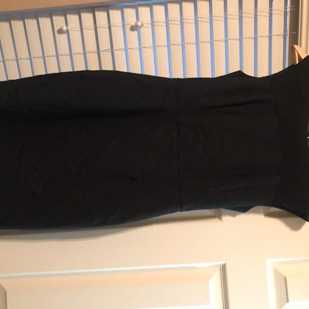 Dresses - Picture 12 of 16